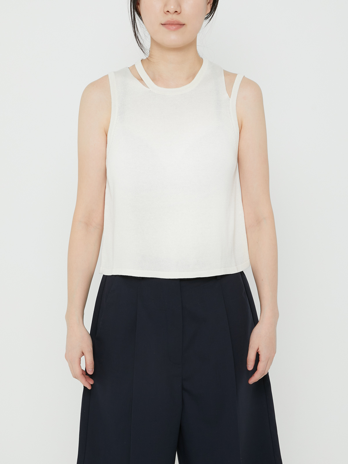 VISCOSE CUT-OUT TOP (MARSHMALLOW)